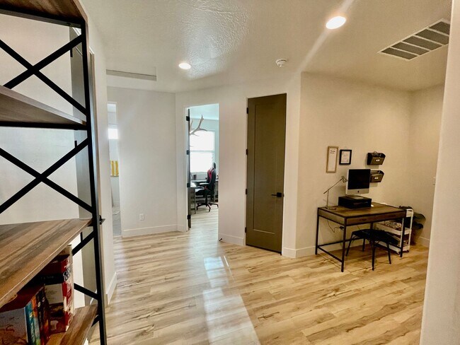 Building Photo - Beautiful Four-Bedroom Luxury Sage Villas Townhome in Ivins