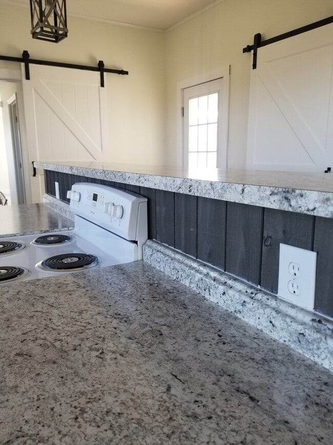 Building Photo - 6 Cloverleaf Ln