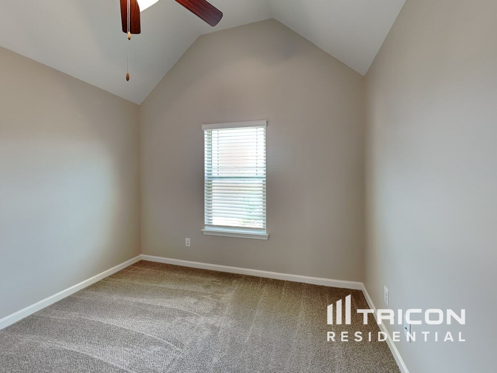 Building Photo - 1760 Long Acre Dr