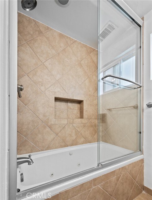 Building Photo - 648 Loma Dr