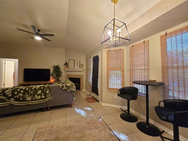 Building Photo - 2303 Darnell Dr