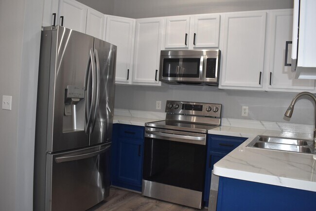 Building Photo - 44725 Ellery Ln