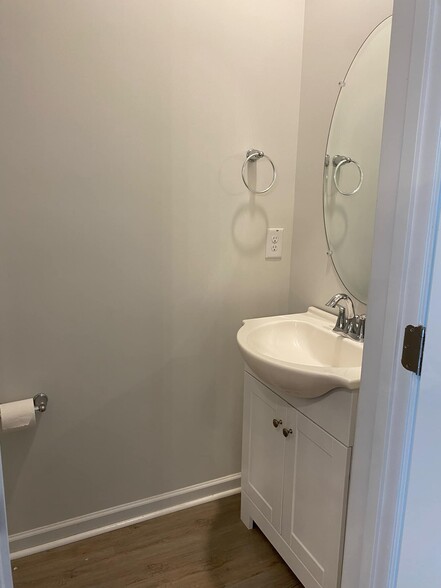 Downstairs Half Bath - 9824 English Elm St