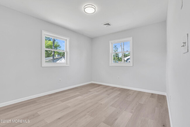 Building Photo - 1624 Joffre Rd