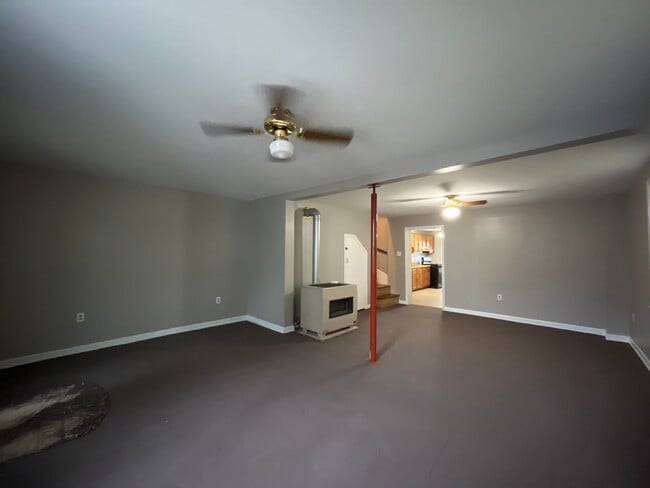 Building Photo - Beautifully Maintained End-Unit Townhome for Rent in Easton