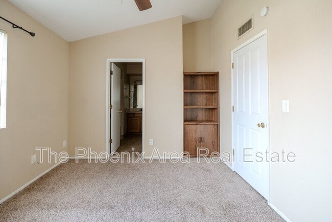 Building Photo - 2985 N Oregon St