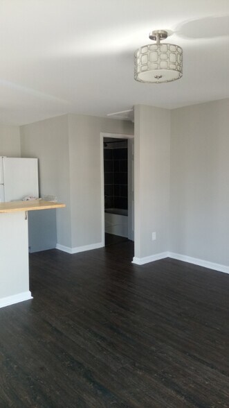 Building Photo - 301 Thompson Rd