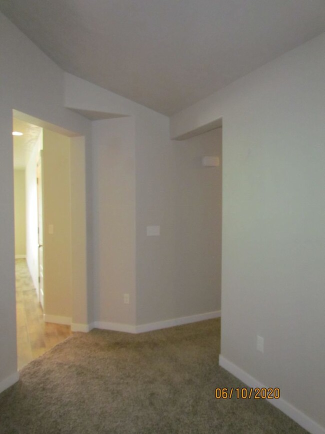 Building Photo - 3 Bed 2 Bath 1622 sqft RV Parking rent fre...