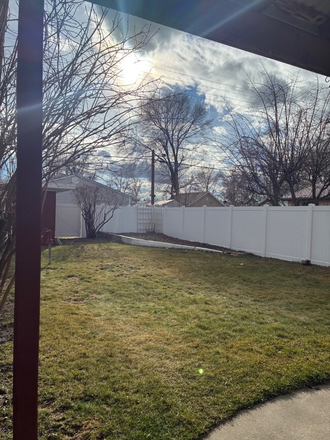 Building Photo - 1001 7th St