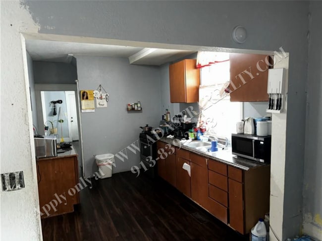 Building Photo - Cozy 3 Bed 1 Bath Home in KCK-Coming SOON!!