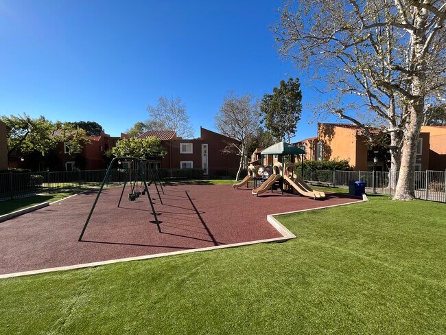 Building Photo - 17131 W Bernardo Dr