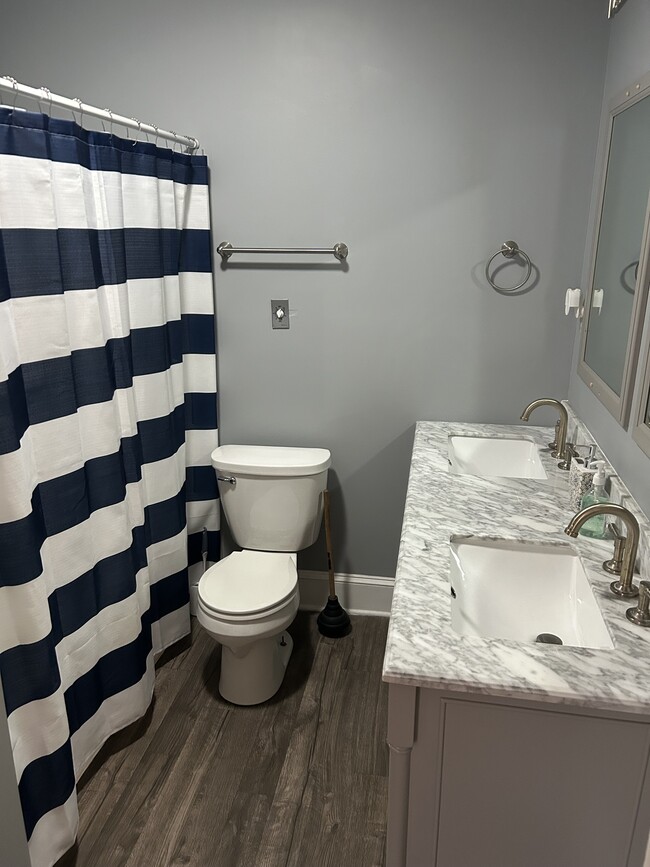 Building Photo - 1015 Noblin Ave