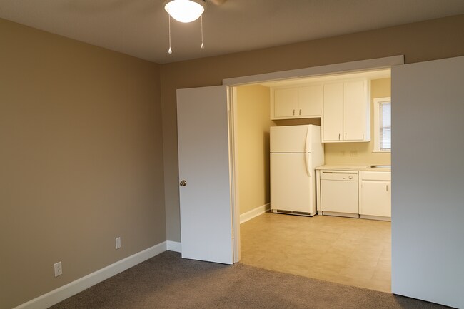 Building Photo - 110 E 30th St