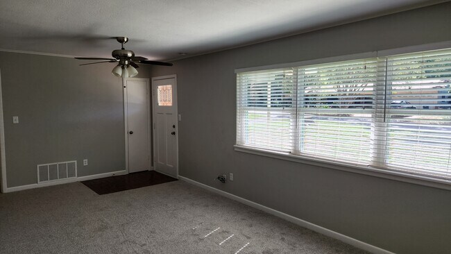 Building Photo - 3114 Tanglewood Dr