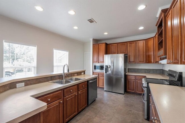Building Photo - 289 Heatherwood Dr