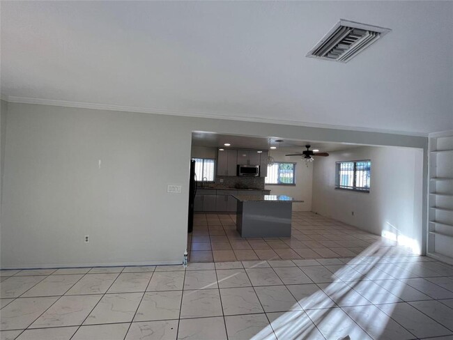 Building Photo - 3 bedroom in Miami Gardens FL 33056