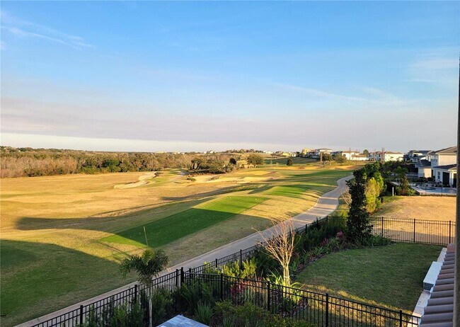 Building Photo - 15627 Vetta Dr