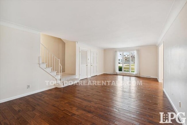 Building Photo - 3835 Hillandale Rd