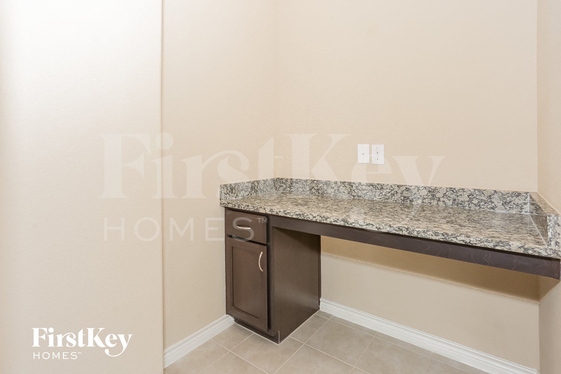 Building Photo - 921 Lake Cypress Ln