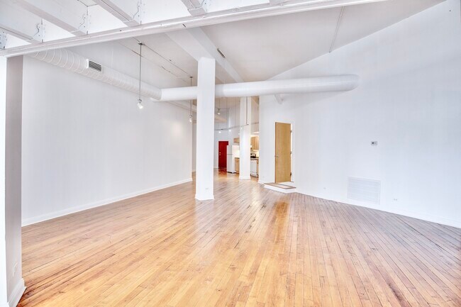 Building Photo - 1278 N Milwaukee Ave