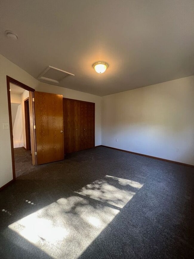 Building Photo - Large 3 bed 2.5 ba Duplex In West Loveland