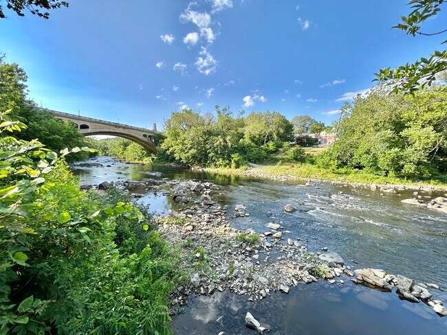 Building Photo - 1328 N Washington St