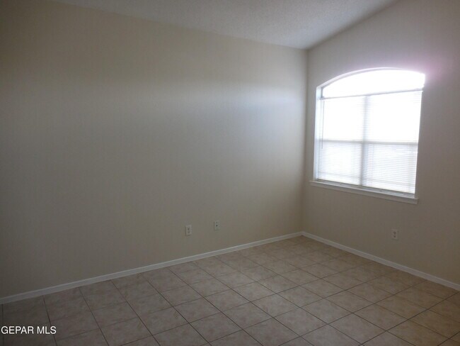 Building Photo - 14741 Calhoun Dr