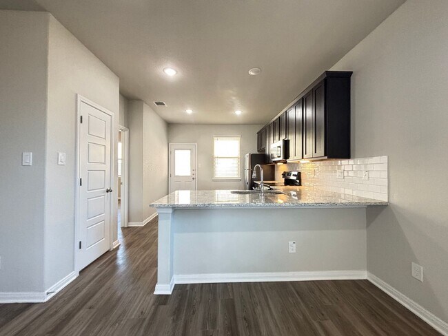 Building Photo - Luxury Living in the Heart of Cibolo!