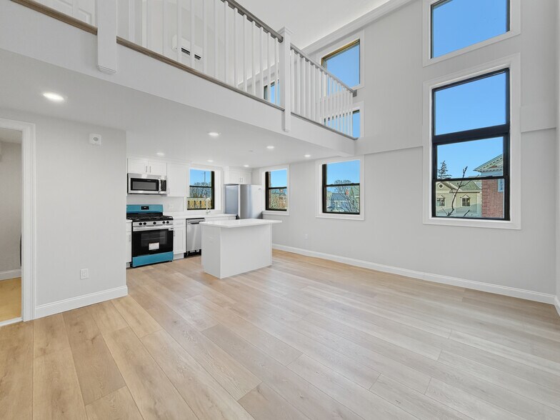 Building Photo - 220 Winthrop St