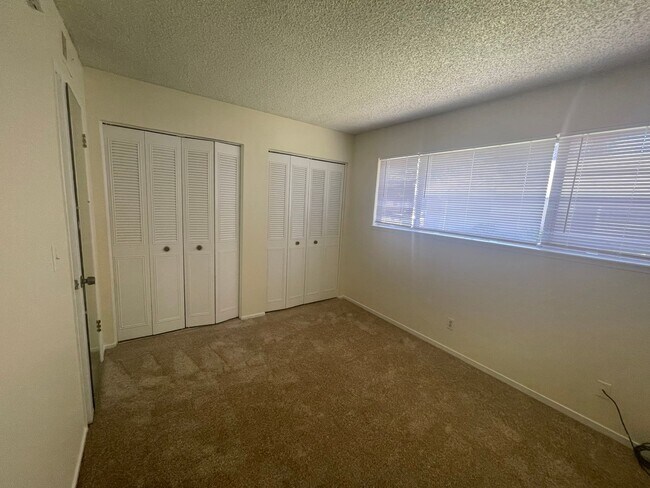 Building Photo - 2 Bedroom 1 Bath Single Story Unit with Community Pool in Citrus Heights