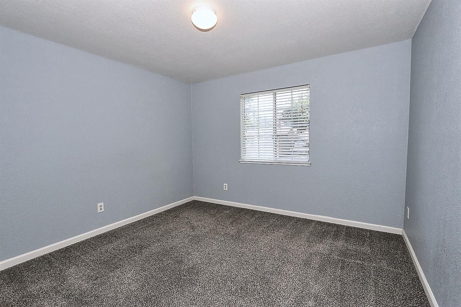 Building Photo - 11150 Trinity River Dr