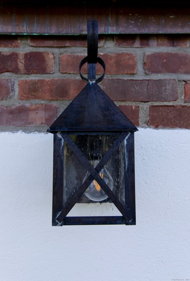 Building Photo - 40 Strickland Rd