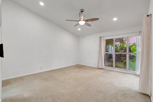 Building Photo - 7810 Villa Nova Dr