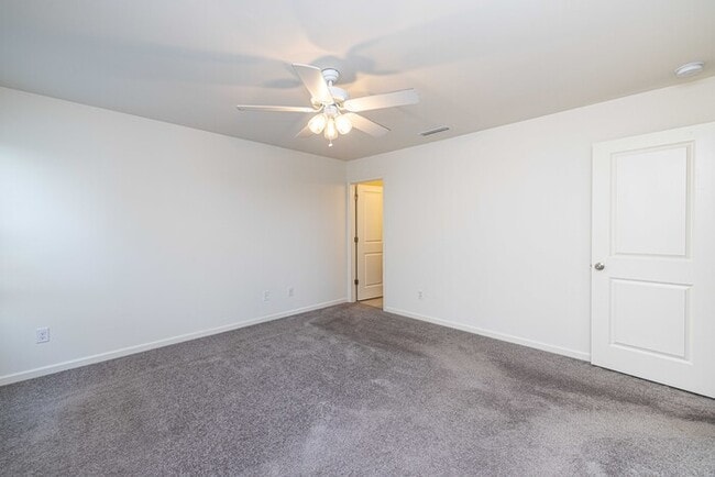 Building Photo - 3 Bedroom Townhome Bonterra Village AVAILA...