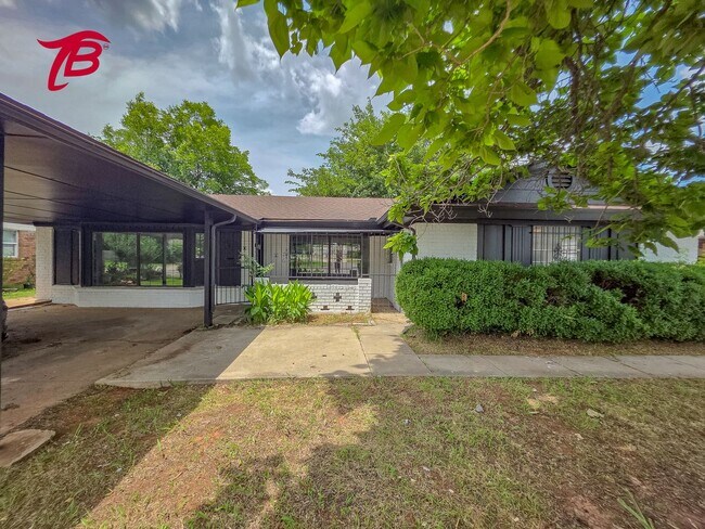 Building Photo - Charming 4-Bedroom Home with Spacious Yard