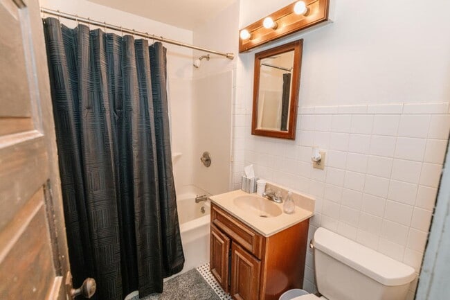 Building Photo - Farwell House