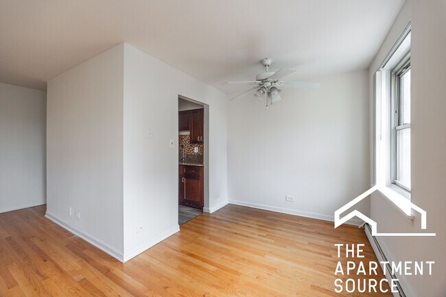 Building Photo - 3710 N Pine Grove Ave