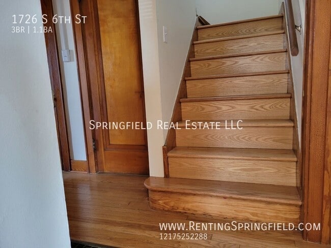Building Photo - BRICK & ROLL  3 BEDROOM 1.5 BATH PARADISE ...