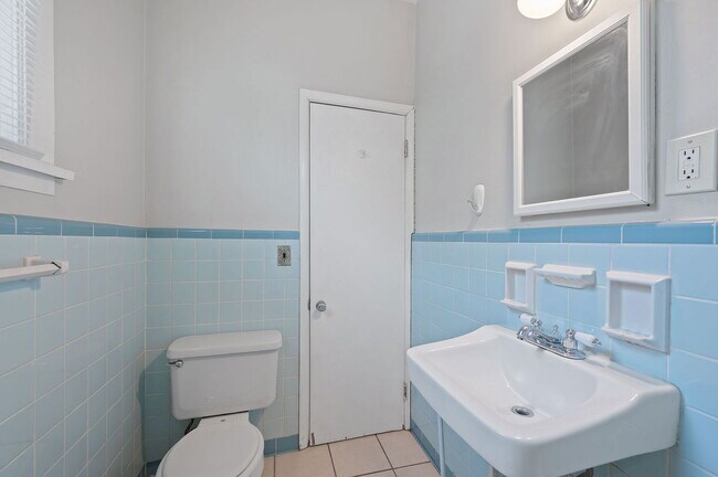 Building Photo - 2549 University Ct