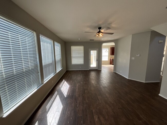 Building Photo - "Charming 3-Bed Oasis with Granite Touches & Cozy Fireplace in Cibolo!"
