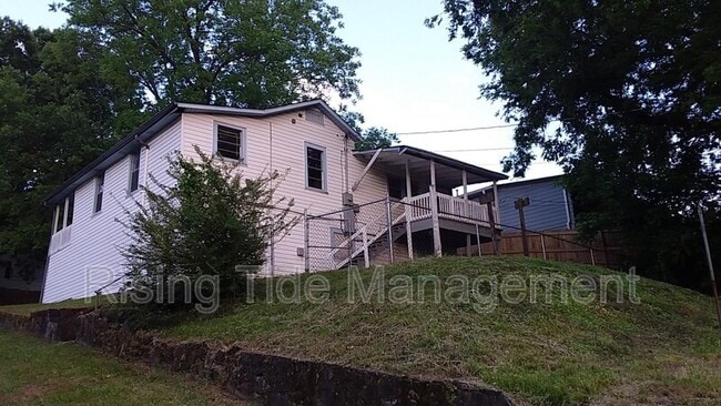 Building Photo - 1208 Waverly St