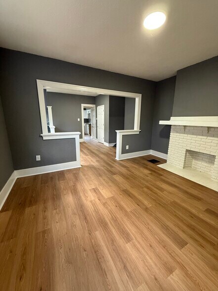 Building Photo - 42 Pointview Ave
