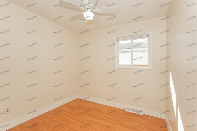 Building Photo - 1064 E 168th St