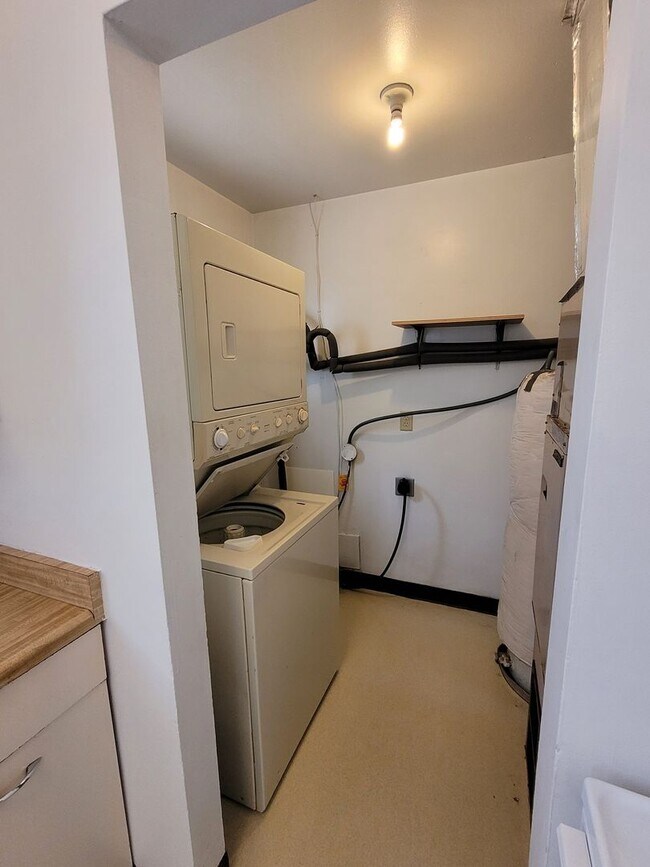 Building Photo - 1222-1224 Vandenberg Ave