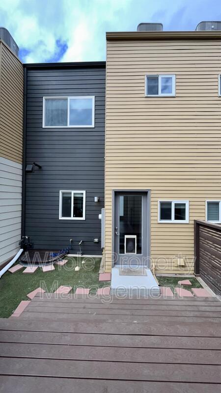 Building Photo - 2870 W Parkside Pl