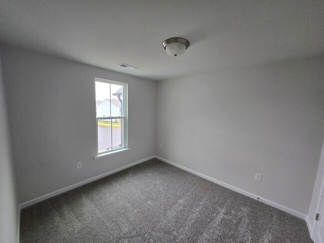Building Photo - Charming 3 Bedroom Home Located in Raleigh
