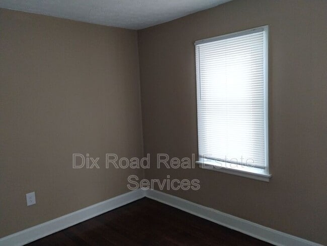 Building Photo - 1724 Parkamo Ave