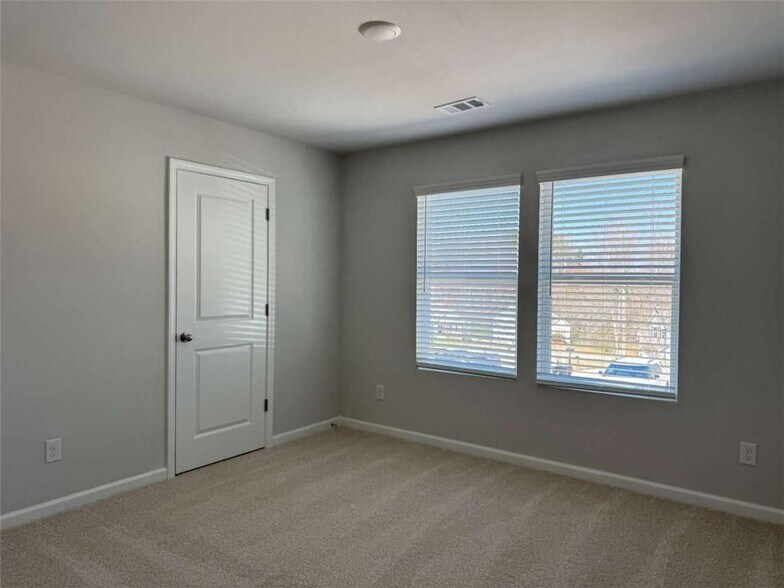 Building Photo - 111 Woodside Ct