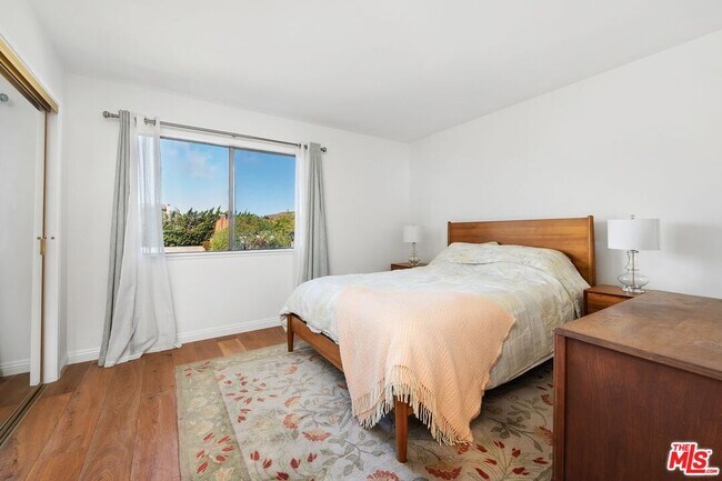 Building Photo - 27912 Ridgecove Ct N