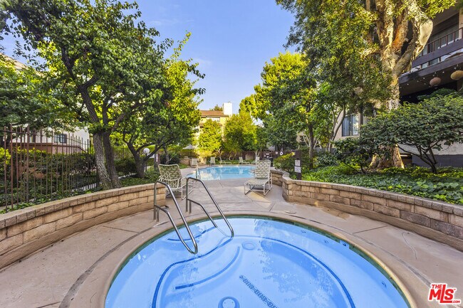 Building Photo - 8110 Manitoba St